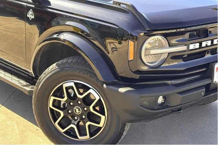 $39977 : Ford Bronco 2023 4x4 Outer B image 3