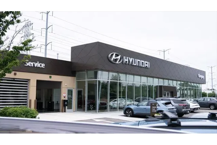 $29846 : Hyundai IONIQ 5 2024 AWD Lim image 3