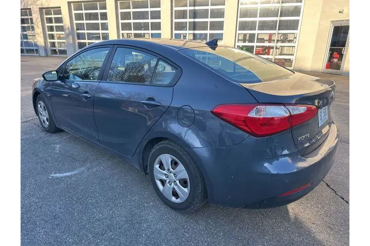 $9249 : Kia Forte 2016 LX 4dr Sedan image 3