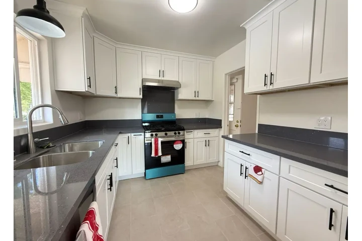 $2475 : 3Bed/2Bath Home in West Adams image 3