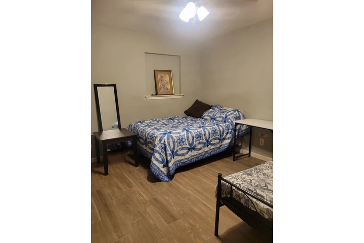 $550 : Renta recamara image 1