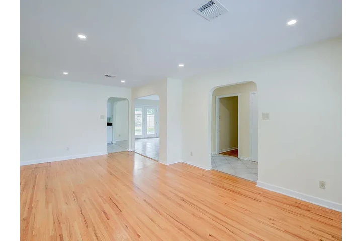 $1450 : Gorgeous home in Braes Timbers image 5