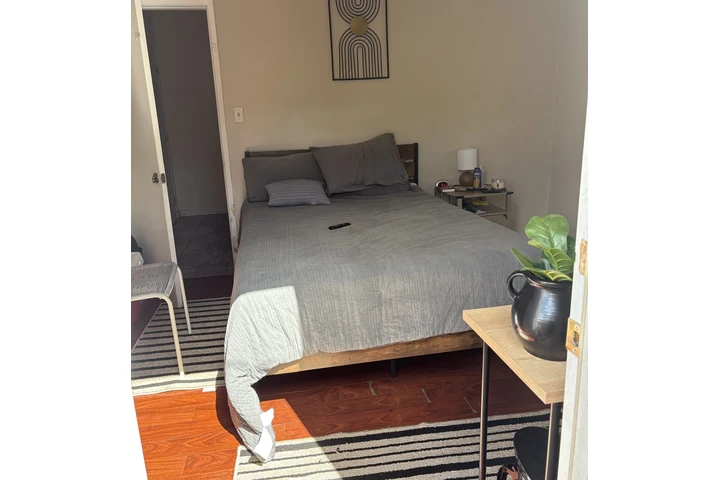 $1080 : Cuarto privado de renta image 2
