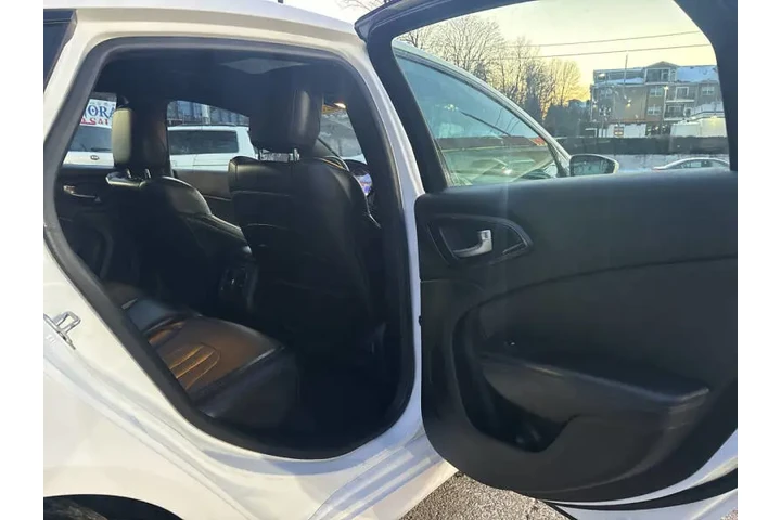 $5999 : 2015 200 S image 10