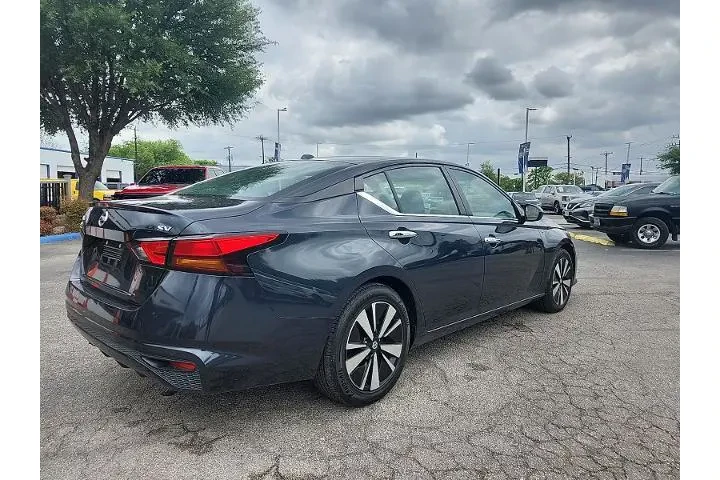 $15995 : Nissan Altima 2022 2.5 SV 4d image 3