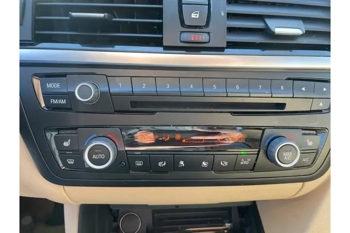 $11992 : BMW 3 Series 2014 320i 4dr S image 10