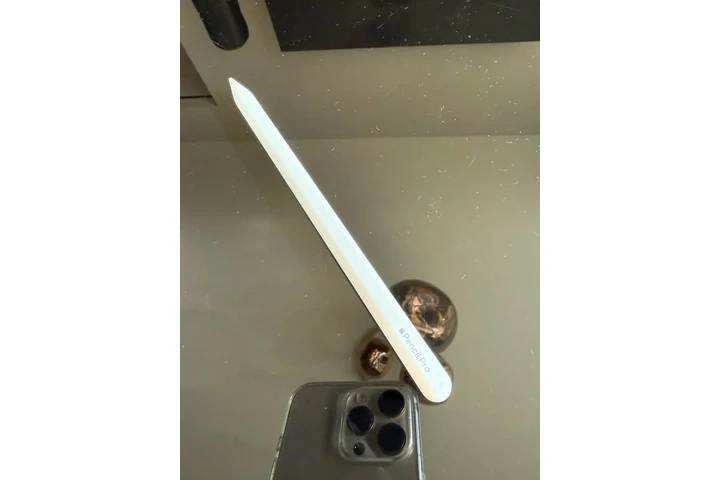 $800 : Like new iPad Pro 13” M4 7th g image 8