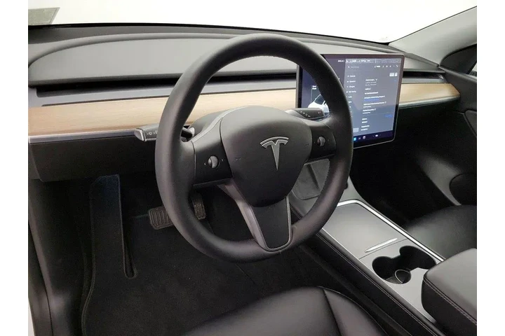 $31998 : Tesla Model Y 2022 AWD Long image 9