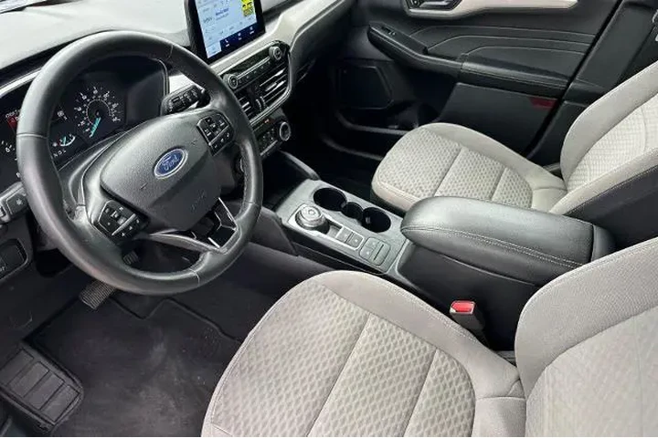 $18895 : Ford Escape 2022 SE 4dr SUV image 9