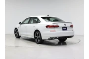 $23998 : Volkswagen Passat 2022 R-Lin thumbnail