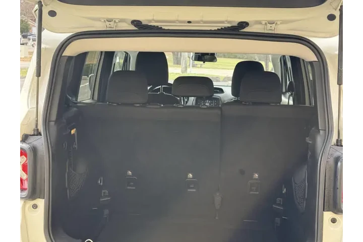 $7999 : 2017 Renegade Latitude image 6