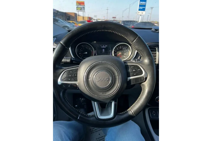$10450 : 2018 Compass Latitude image 10