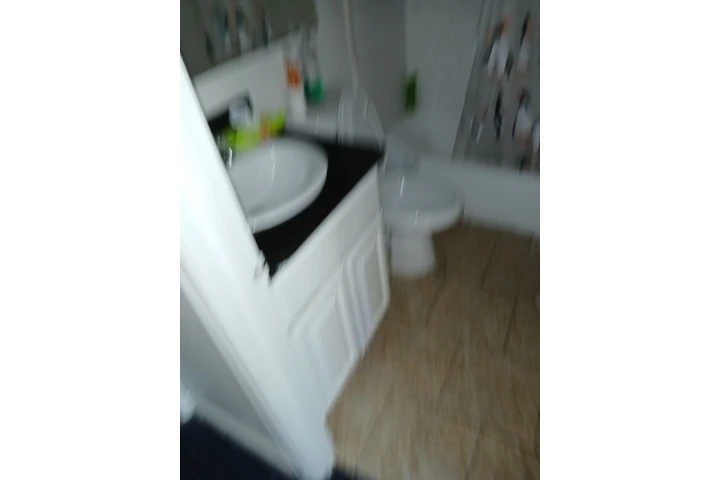 $1100 : Rento cuarto espacioso image 3