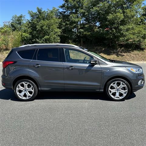 $19927 : PRE-OWNED 2019 FORD ESCAPE TI image 6