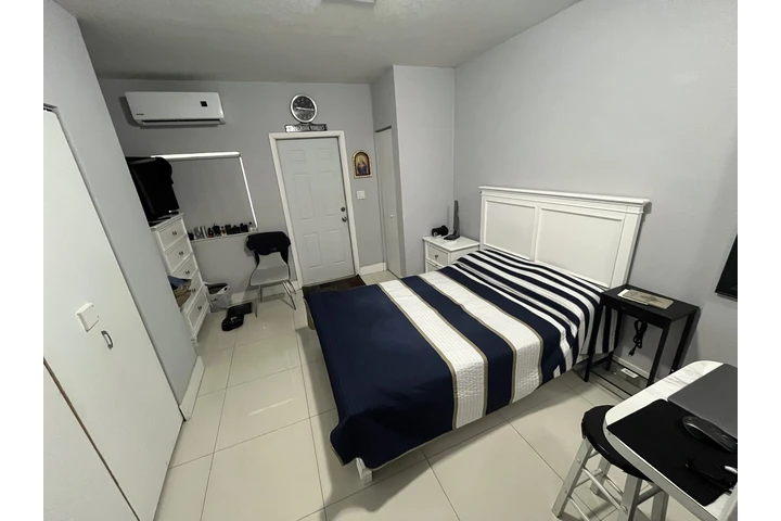 $1300 : Apartamento en excelente zona image 3