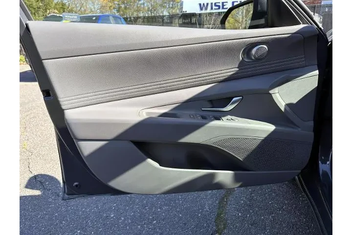$17777 : Hyundai ELANTRA 2023 SEL 4dr image 8