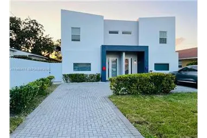 $4500 : Rental property with 3 bedro image 3