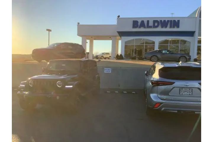 $33950 : Jeep Wrangler Unlimited 2021 image 3