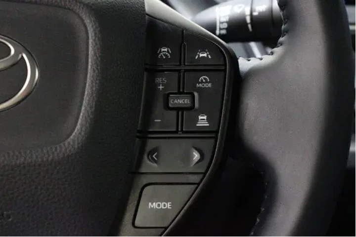 $27998 : Toyota Prius 2023 LE 4dr Hat image 10