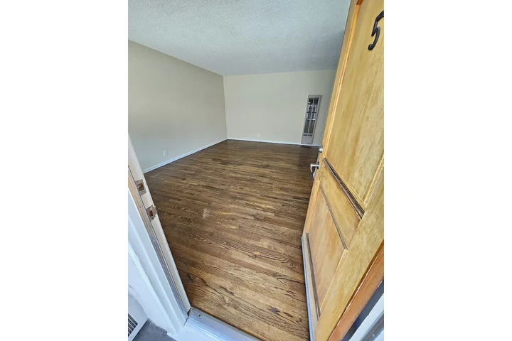 $1450 : Sherman Oaks 2H 1B Apto image 10