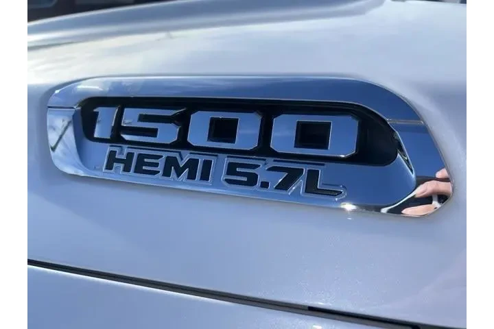$35995 : Ram 1500 2020 4x4 Laramie 4d image 9