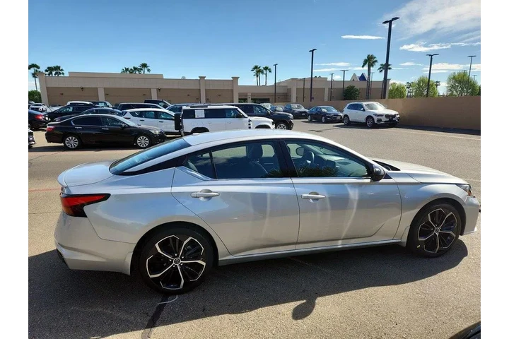 $22998 : Nissan Altima 2023 2.5 SR 4d image 4