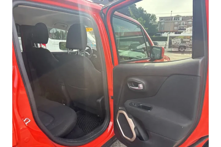 $10499 : 2016 Renegade Latitude image 9