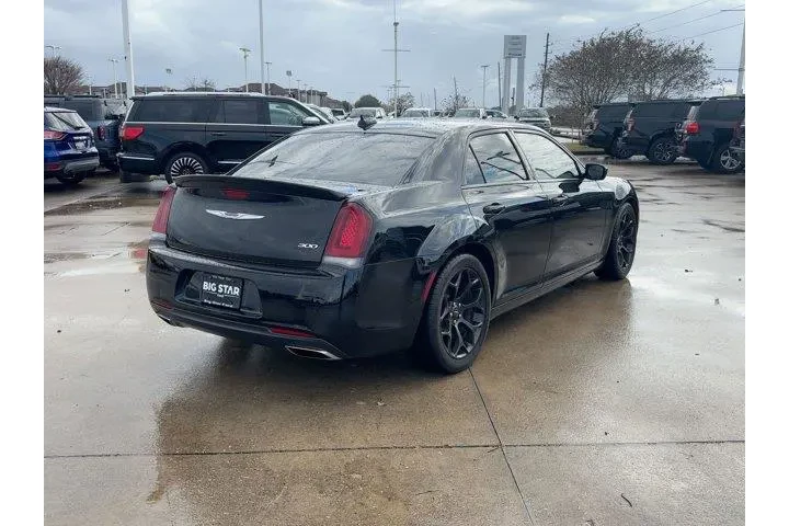 $17499 : Chrysler 300 2020 Touring 4d image 3