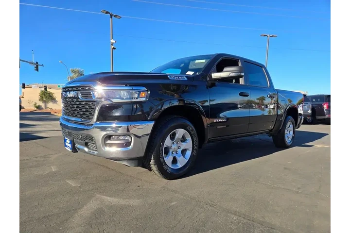 $35694 : Ram 1500 2025 4x4 Big Horn 4 image 2