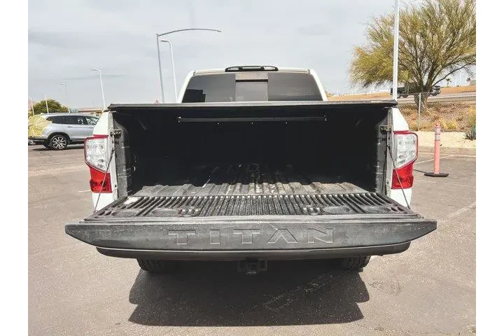 $23777 : Nissan Titan 2018 4x4 PRO-4X image 5