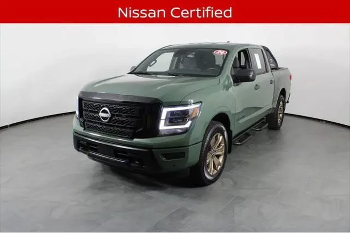 $39987 : Nissan Titan 2024 4x4 SV 4dr image 2