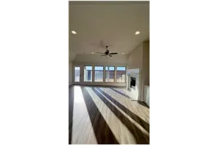 $3000 : Rental property with 3 bedro image 3