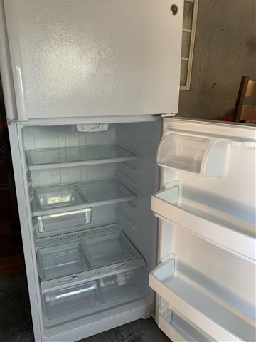 $350 : Refrigerador GE image 2