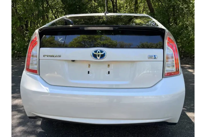$1 : 2015 Prius Three image 6