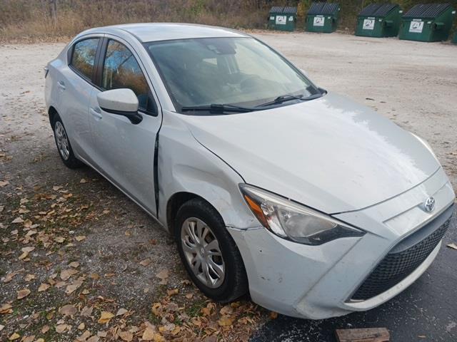 $12990 : Pre-Owned 2019 Yaris L image 1