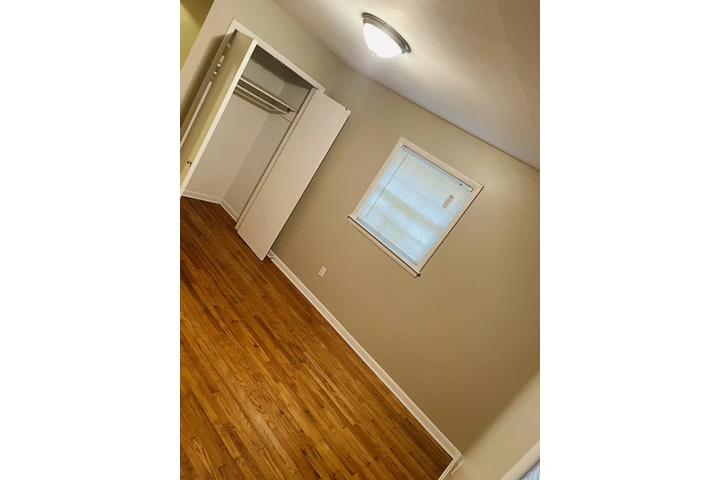 $1300 : Apt Decatur, 2 cuartos 1 bano image 1