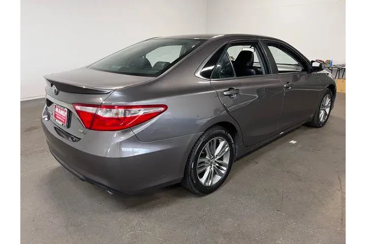 $17972 : Toyota Camry 2017 image 3