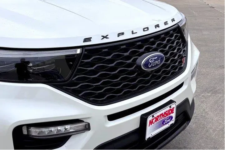 $35977 : Ford Explorer 2020 AWD ST 4d image 4