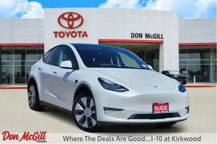 $27880 : Tesla Model Y 2021 AWD Long image 1