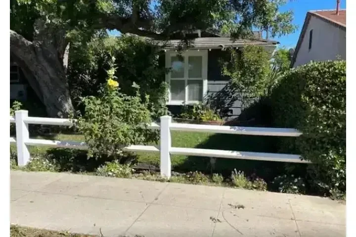 (747) 253-3735  Fence image 4