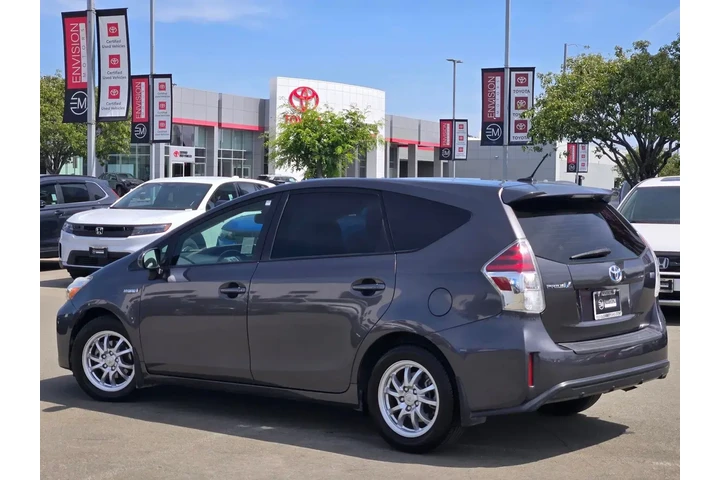 $15588 : Toyota Prius v 2015 Two 4dr image 5