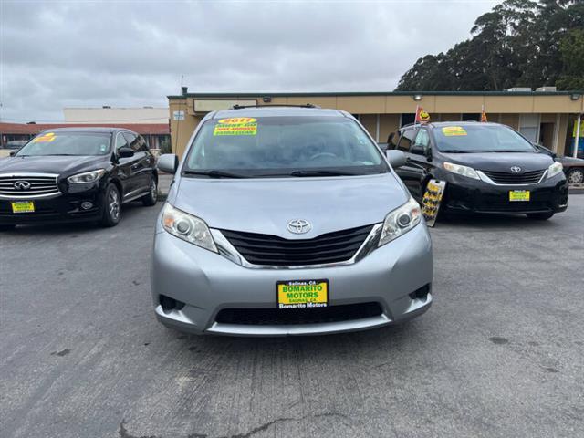 $13999 : 2011 Sienna LE 8-Passenger image 4