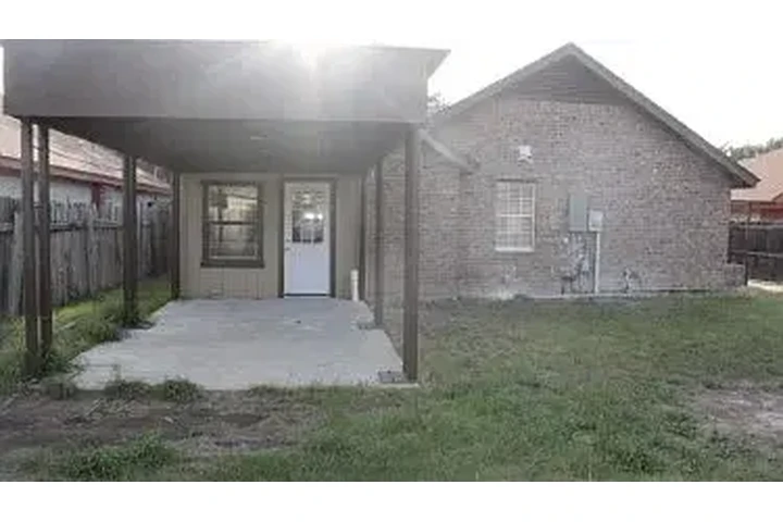 $1000 : HOUSE RENT AVAILABLE LAREDO TX image 10