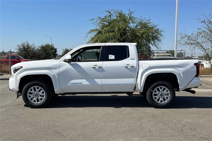 $39744 : New 2024 Tacoma SR5 Double Ca image 7