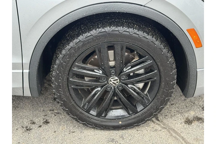 $22585 : 2022 Tiguan SE R-Line Black image 9