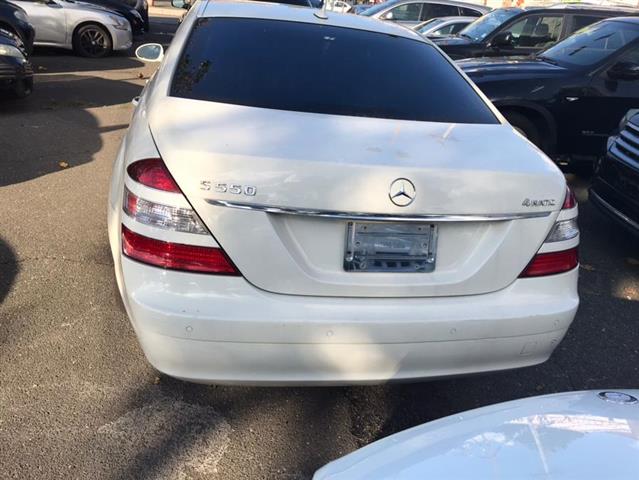 $14995 : Used 2009 S-Class 4dr Sdn 5.5 image 7