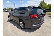 $11980 : 2017 Pacifica Touring thumbnail
