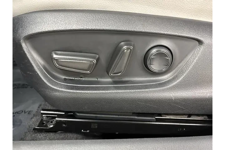 $21900 : Toyota Camry 2024 SE 4dr Sed image 4