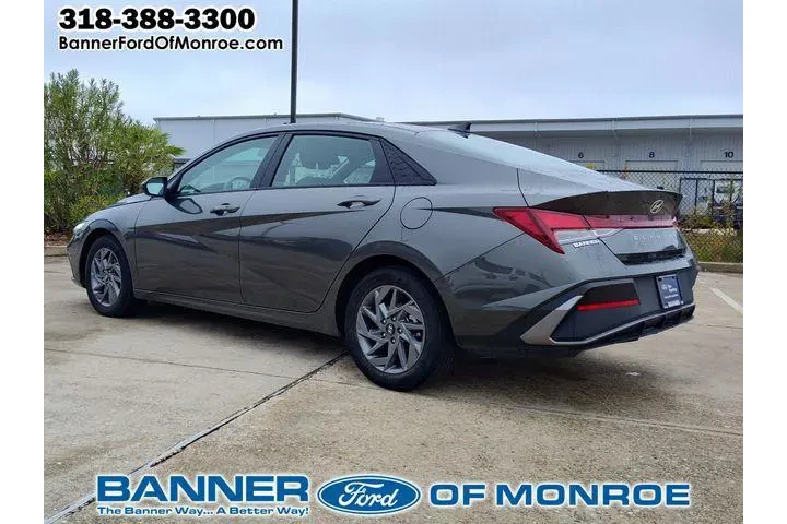$19715 : Hyundai ELANTRA 2024 SEL 4dr image 4