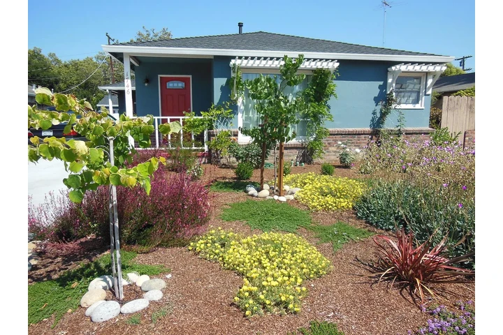 $900 : 2 BR/1 Ba charming cottage dup image 2